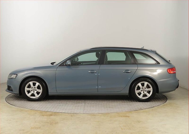 Audi A4 (2011) 2.0 TDI, Navi, Tempomat - fotka 3 z 21