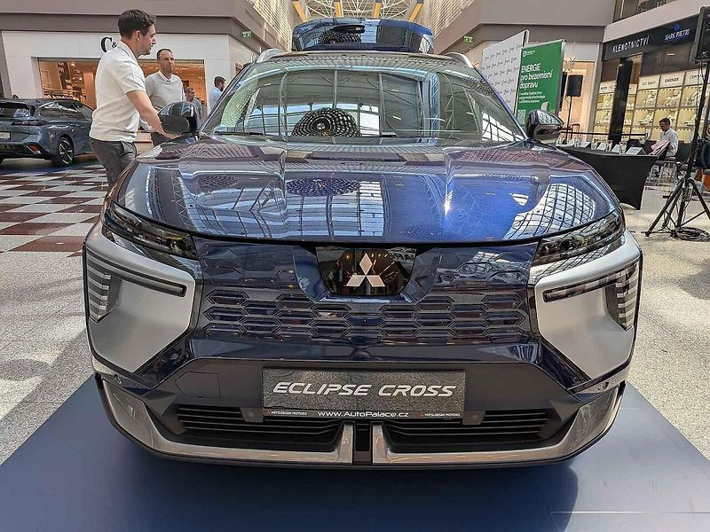 Lidé poprvé v Česku uvidí nové modely vozů Alpine A390 a Mitsubishi Eclipse Cross v brněnské Olympii. Výstava potrvá do konce května a její součástí budou i testovací jízdy.