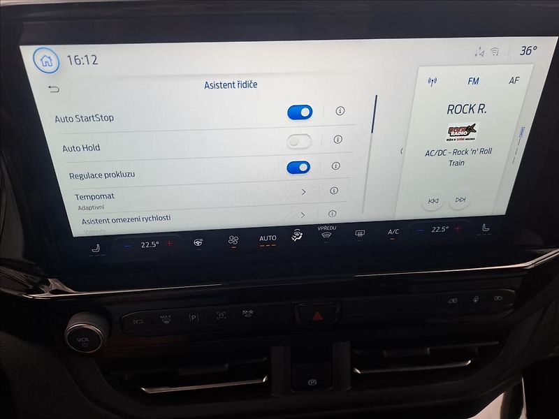 Ford Tourneo Custom 2,0 EcoBlueTitanium X L2 AWD - fotka 18 z 29