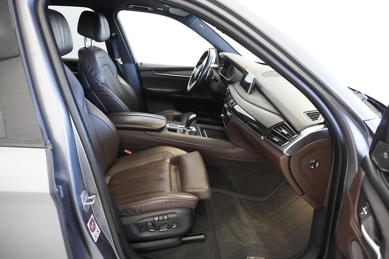 BMW X5 (2015) M50D SUV XDRIVE STEPTRONIC - fotka 41 z 42