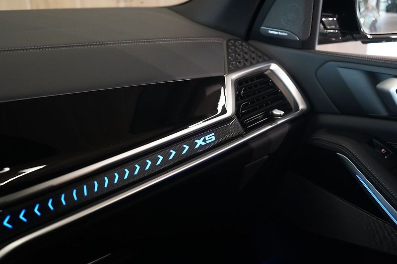BMW X5 30d xDrive, Ventilace, Tažné - fotka 42 z 49