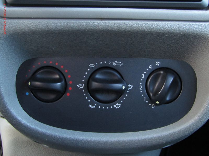 Renault Thalia (2005) 1.4i, ČR - fotka 11 z 14