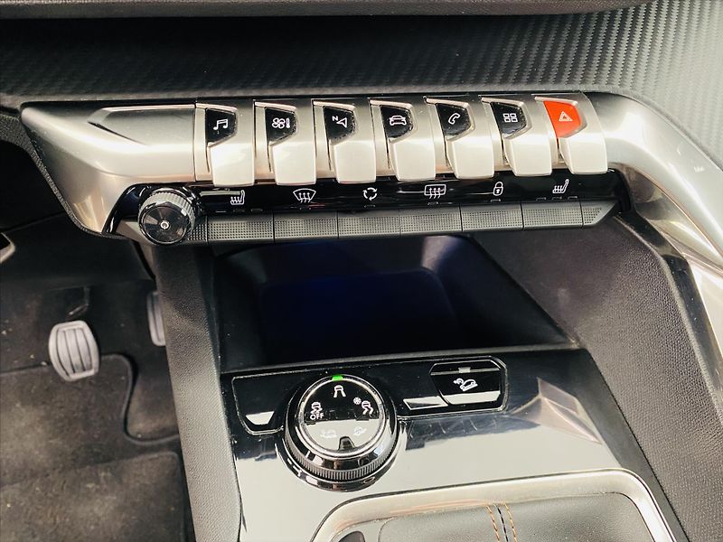 Peugeot 3008 1,2 PureTech 96kW Active - fotka 21 z 28