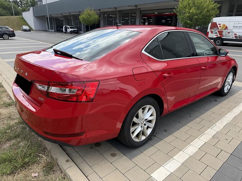 Škoda Superb - fotka 4 z 14