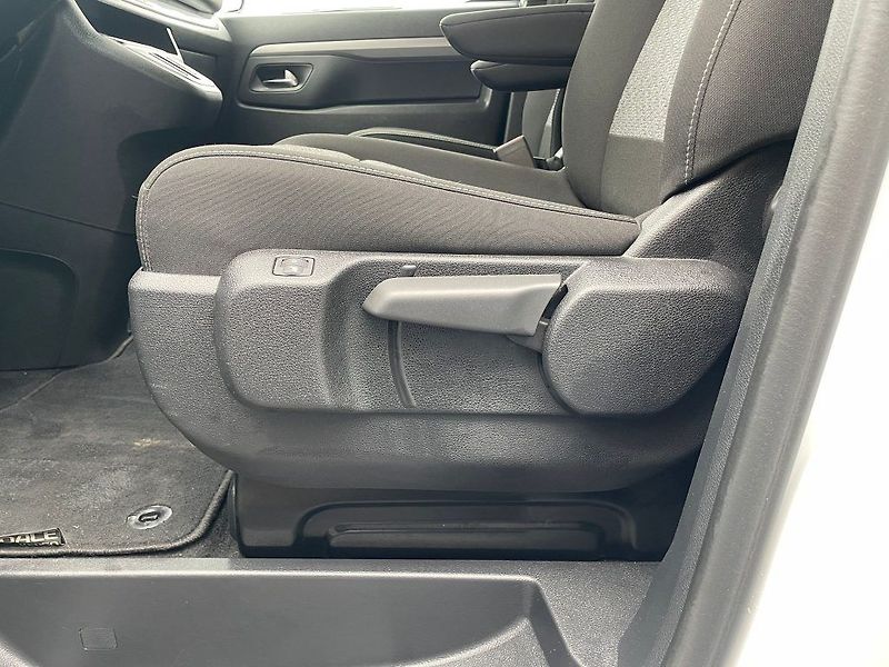 Toyota ProAce Verso 2.0L  177 - 8 AT AE Family 8S - fotka 19 z 29