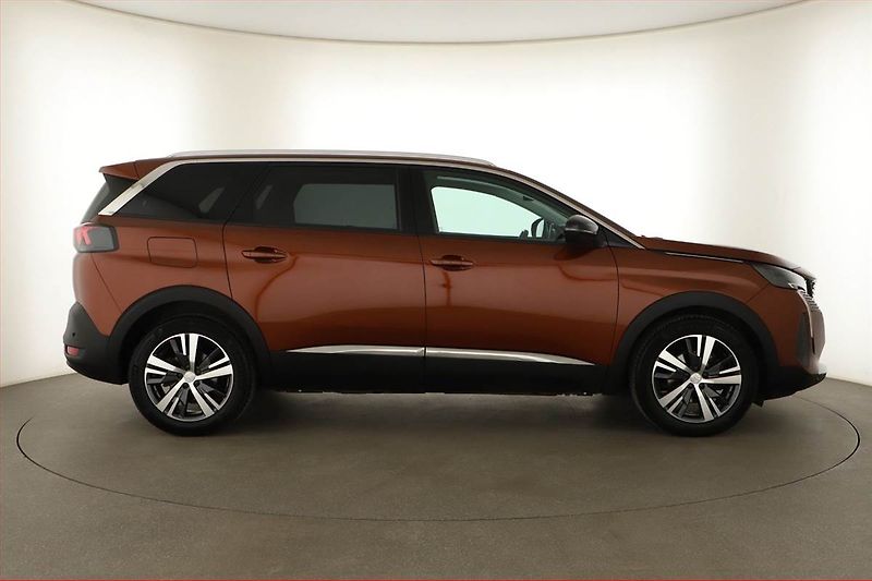 Peugeot 5008 (2022) PureTech 130 - fotka 6 z 21
