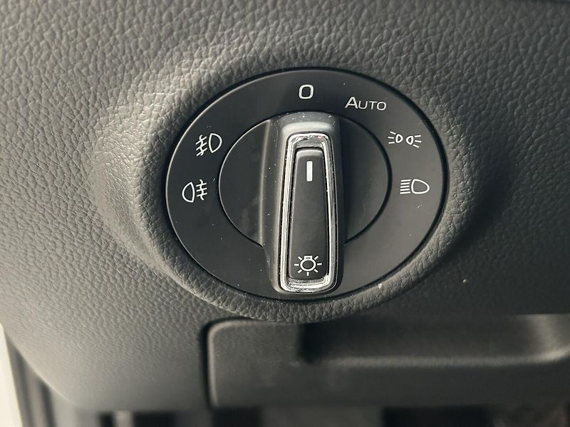 Škoda Superb 2.0 TDI Ambition - fotka 17 z 27