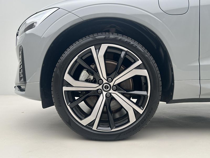 Volvo XC60 T8 AWD ULTRA DARK AUT CZ - fotka 15 z 47