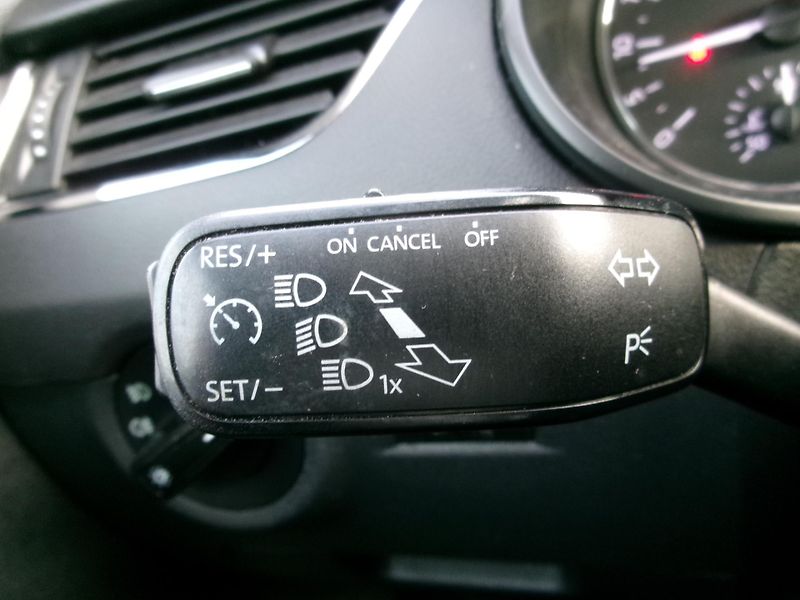 Škoda Octavia (2014) 1,6TDI AC HF BT TEMP VÝHŘEV  - fotka 23 z 31