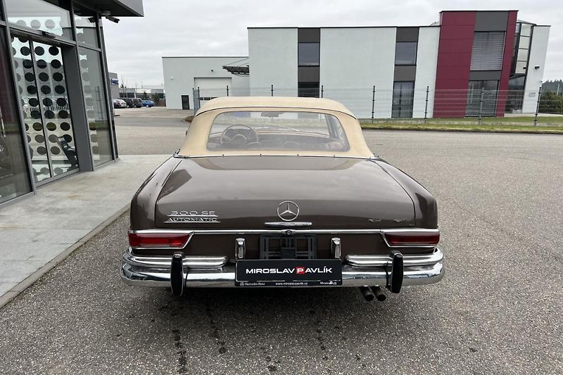 Mercedes-Benz Ostatní 300SE CABRIO - fotka 8 z 17