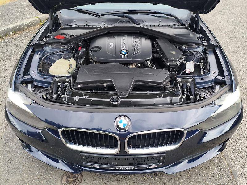 BMW Řada 3 (2013) 318 D 105Kw combi - fotka 29 z 31