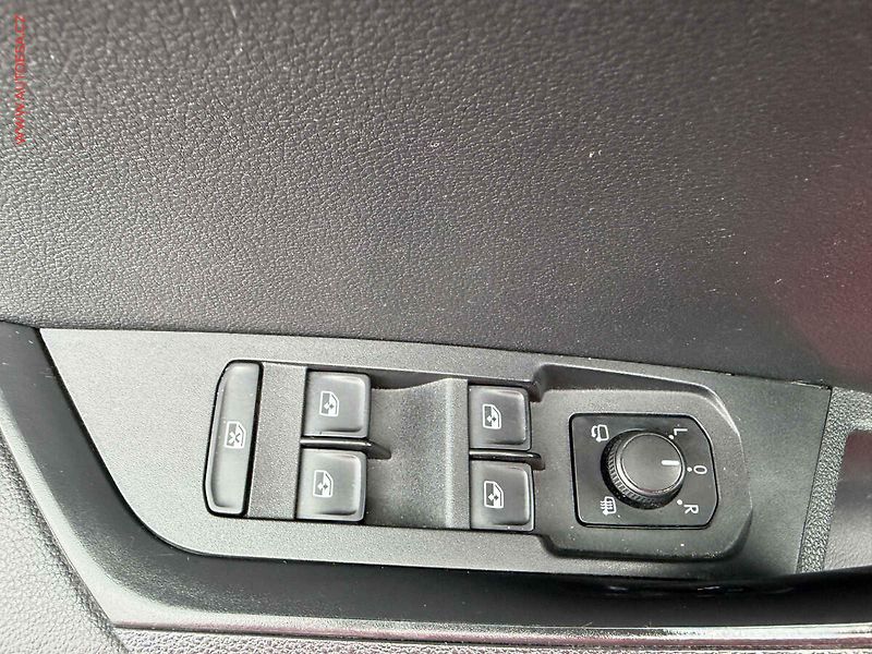 Škoda Karoq (2019) 1.6TDi, Ambition,DSG, navi, - fotka 11 z 17