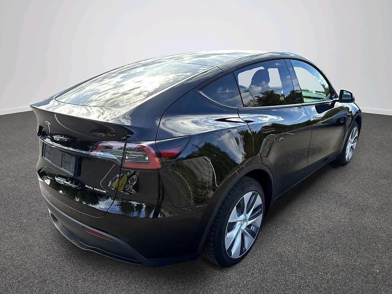 Tesla Model Y (2024) AWD Long Range    PŘIPRAVUJEME - fotka 4 z 8