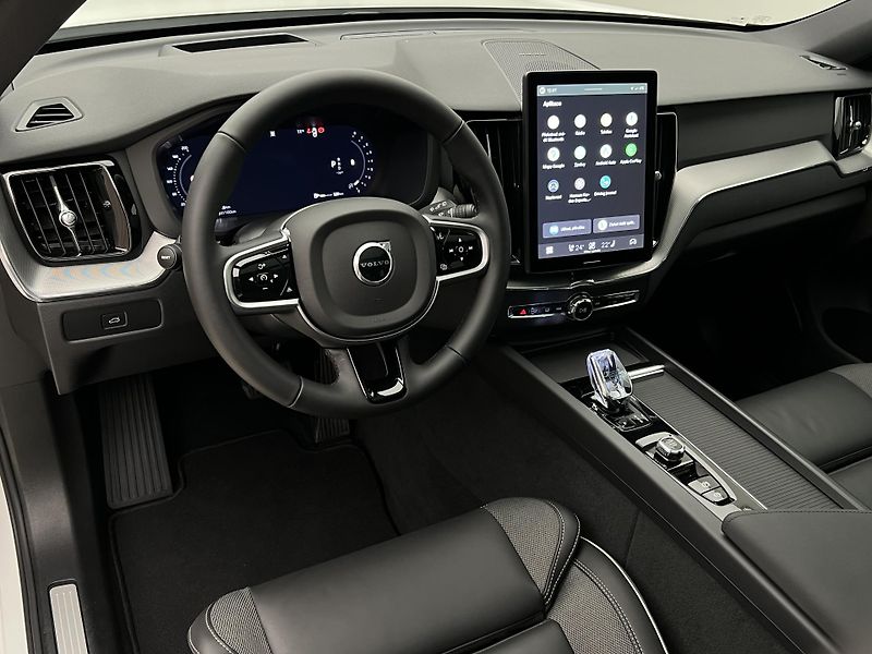 Volvo XC60 B5 AWD BLACK EDITION PLUS AUT  - fotka 4 z 45