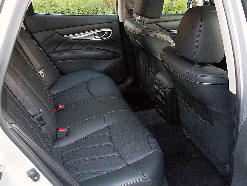 Infiniti Q70.