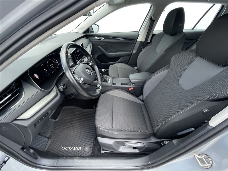 Škoda Octavia 2,0 TDI Combi Ambition Plus - fotka 4 z 23