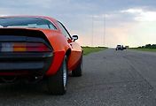 Sraz amerických vozů Chevrolet Camaro a Pontiac Firebird v Kolíně.
