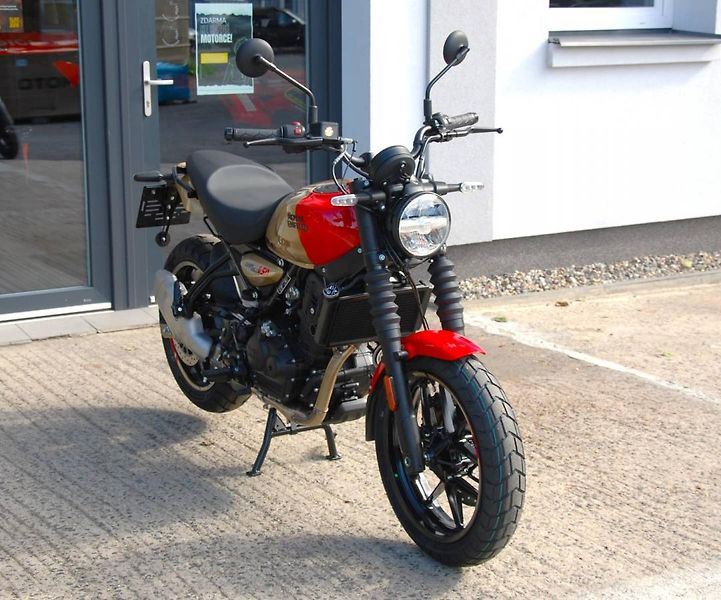 Royal Enfield (2026) Guerrilla 450 GOLD DIP - fotka 9 z 25