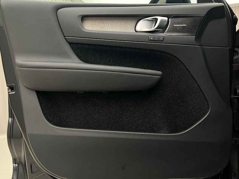 Volvo XC40 T4 INSCRIPTION AUT - fotka 7 z 44