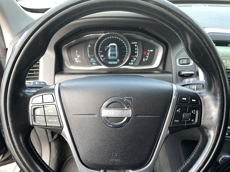 Volvo XC60 (2013) D5 2.4D 169kW AWD   - fotka 13 z 23