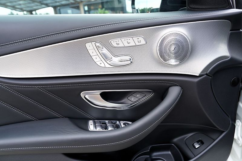 Mercedes-Benz Třídy E E63 S AMG 4Matic+// 615 PS - fotka 17 z 48