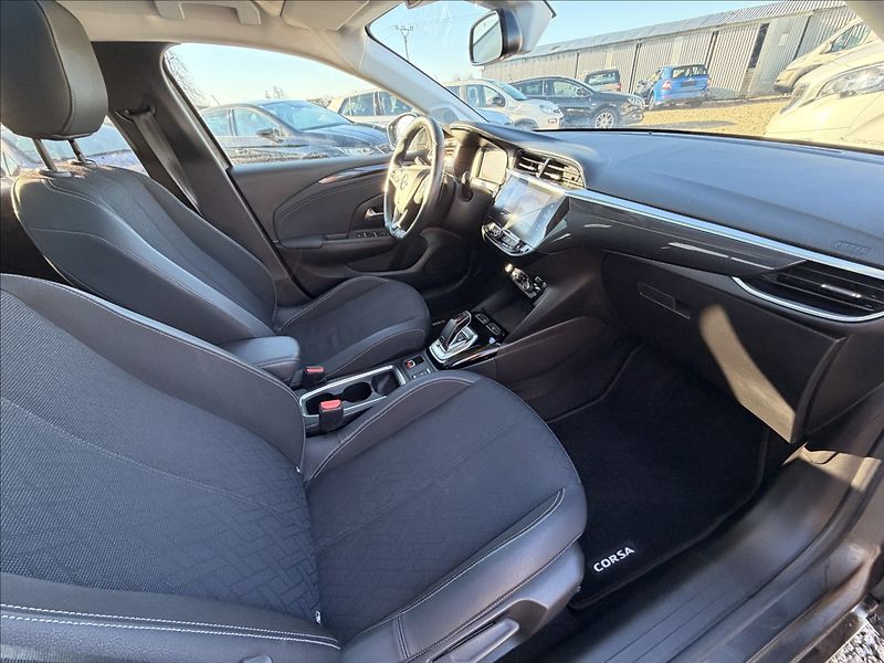 Opel Corsa 1,2 74kW AUTOMAT,NAVI,PANO,LED - fotka 39 z 44