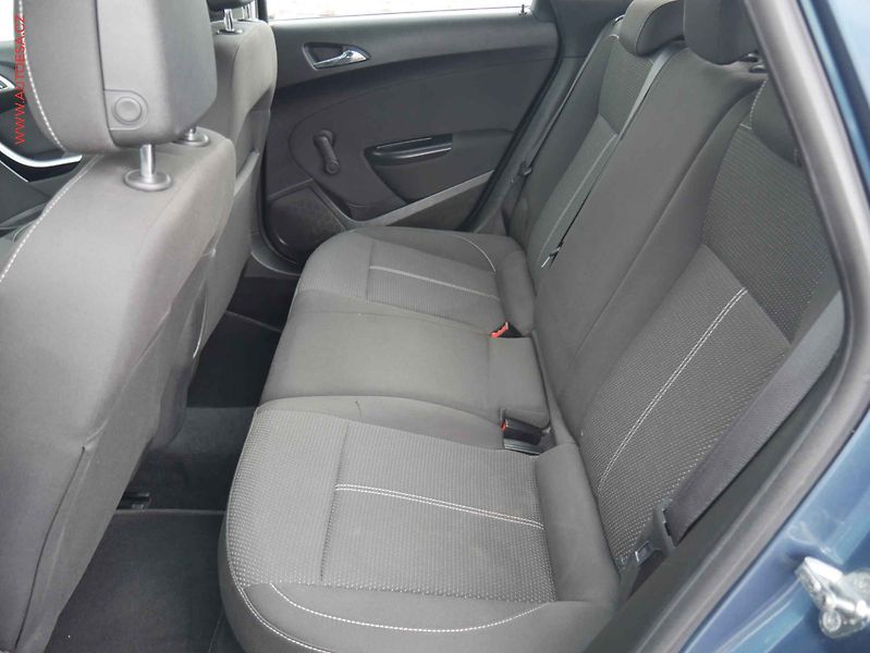 Opel Astra (2013) 1.4T, ČR, Klima - fotka 10 z 16