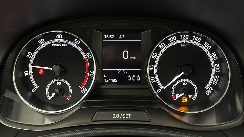 Škoda Fabia 1.0 TSI Ambition Combi - fotka 10 z 25