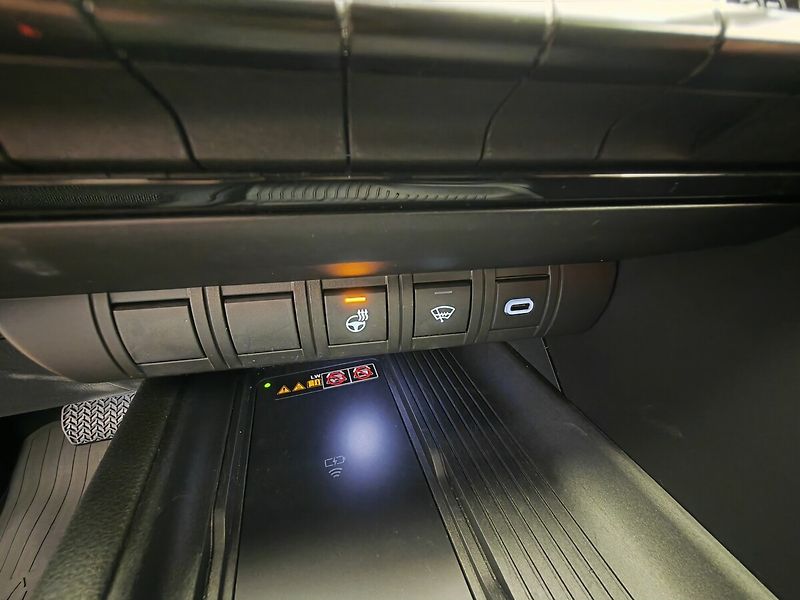 Toyota C-HR 2.0 Hybrid 4x4 Executive - fotka 38 z 44