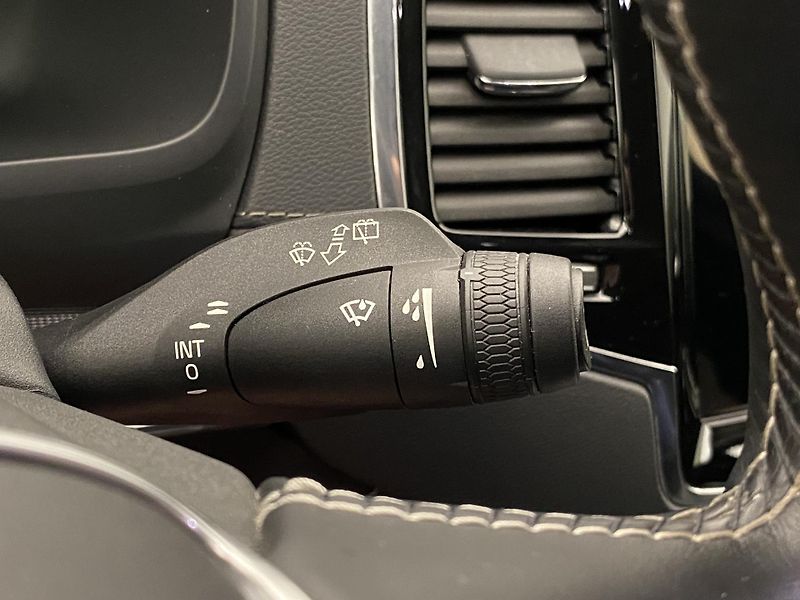 Volvo XC90 B5 AWD INSCRIPTION AUT CZ 7m - fotka 23 z 56