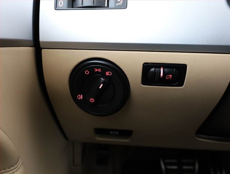 Volkswagen Touareg (2008) 3.0 TDI, 4X4, Automat, Navi - fotka 14 z 17