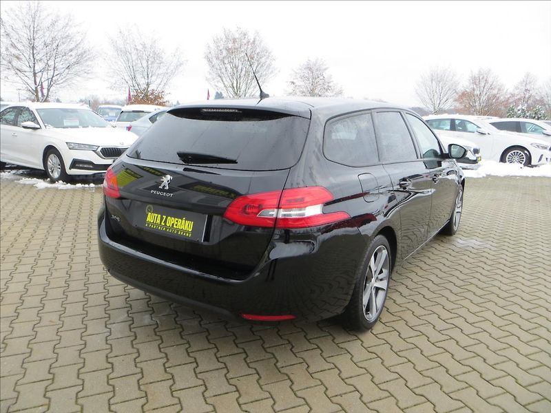 Peugeot 308 1,2 PureTech AUT8 S&S SW ČR - fotka 9 z 23