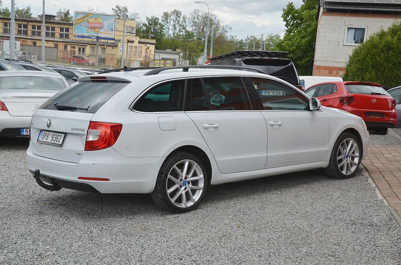 Škoda Superb (2015) 2.0 TDi DSG 4x4 WEBASTO /TAŽNÉ - fotka 6 z 38