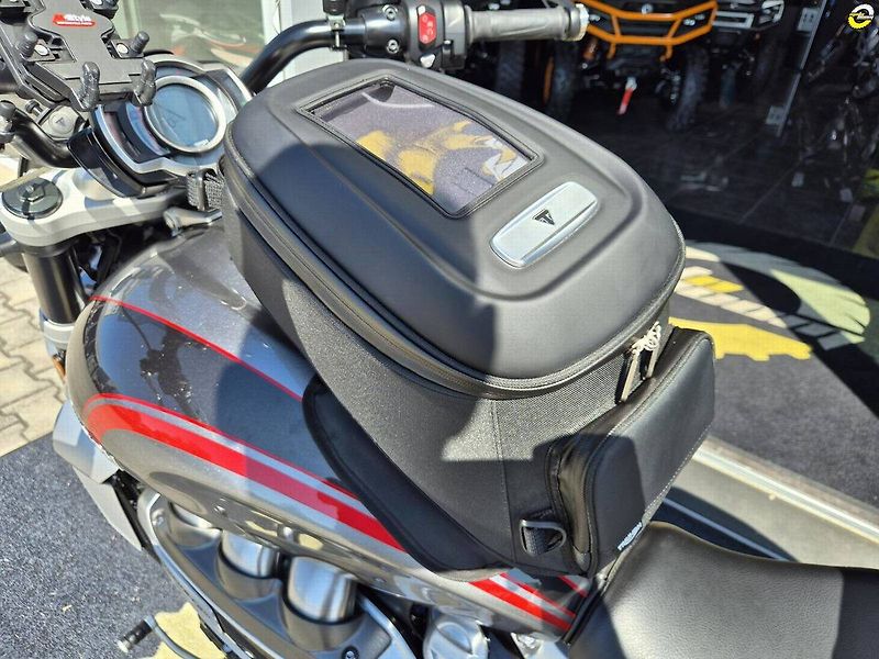 Triumph Rocket 3 (2022) GT (2022) – 1. majitel, Odpoče - fotka 17 z 26