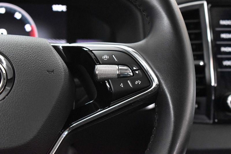 Škoda Karoq 1.5 TSI TAŽNÉ*KAMERA*DPH*ČR 1M - fotka 19 z 39