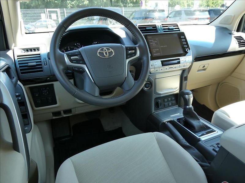 Toyota Land Cruiser 2,8 D-4D 150kW 2Maj, ČR, DPH - fotka 11 z 41