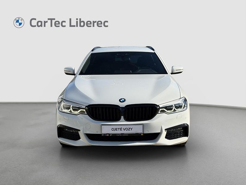 BMW Řada 5 520d xDrive Touring - fotka 14 z 18