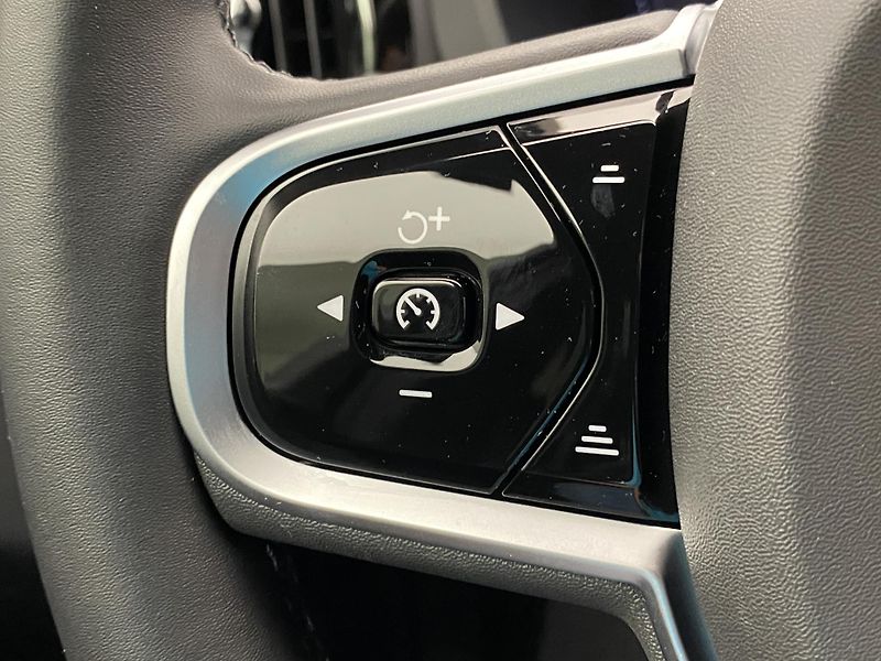 Volvo XC60 T8 AWD RECHARGE BLACK EDITION - fotka 20 z 64