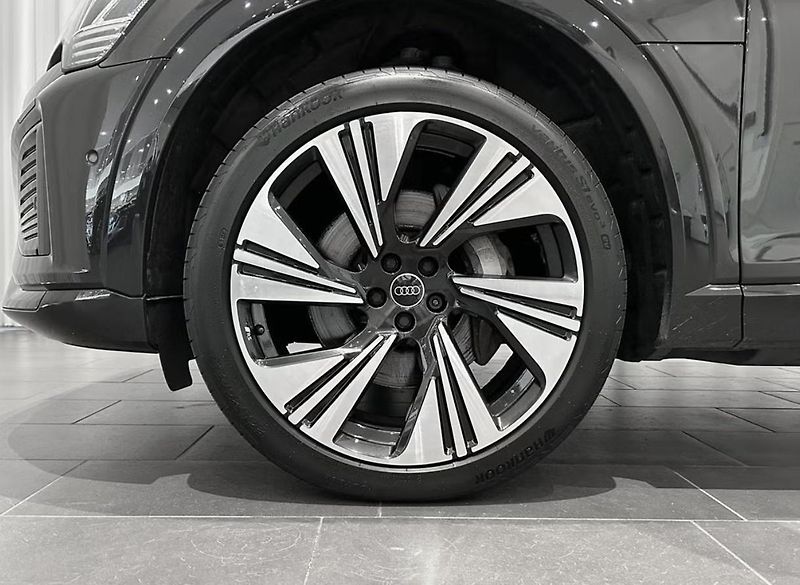 Audi Q8 e-tron 55 Q 360k Pano Tažné 4 zóny - fotka 5 z 19