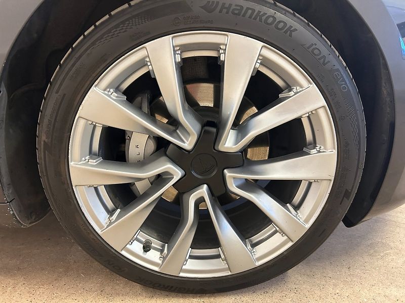 Tesla Model 3 Long Range AWD Highland - fotka 8 z 24
