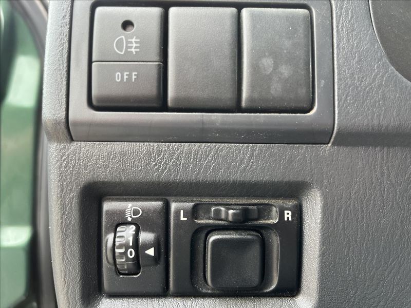 Suzuki Jimny 1,3 i RANGER 4x4 SERVIS TAŽNÉ - fotka 20 z 32