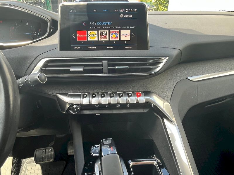 Peugeot 3008 (2017) ALLURE 1.6 THP 121kW - fotka 19 z 26