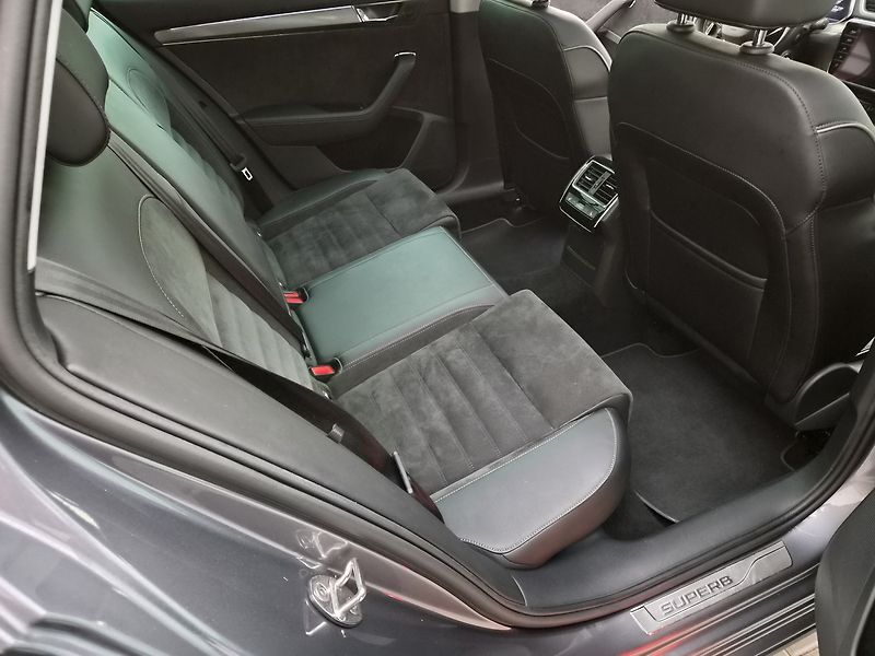 Škoda Superb 2.0 TDI 4x4 Scout - fotka 23 z 29