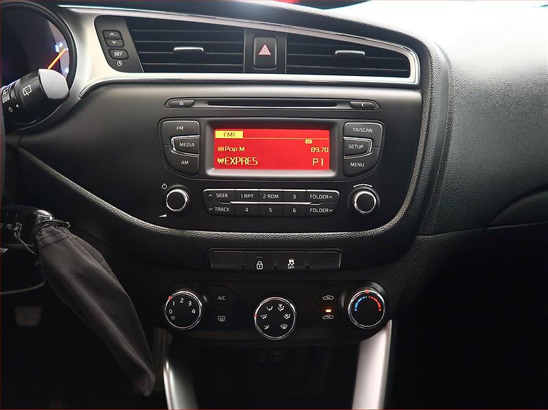 Kia Ceed (2017) 1.4 CVVT, Park. senzory - fotka 12 z 14