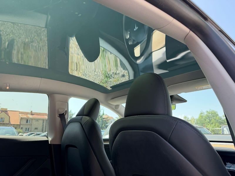 Tesla Model Y TAŽNÝ KŮŽE SR - fotka 16 z 16
