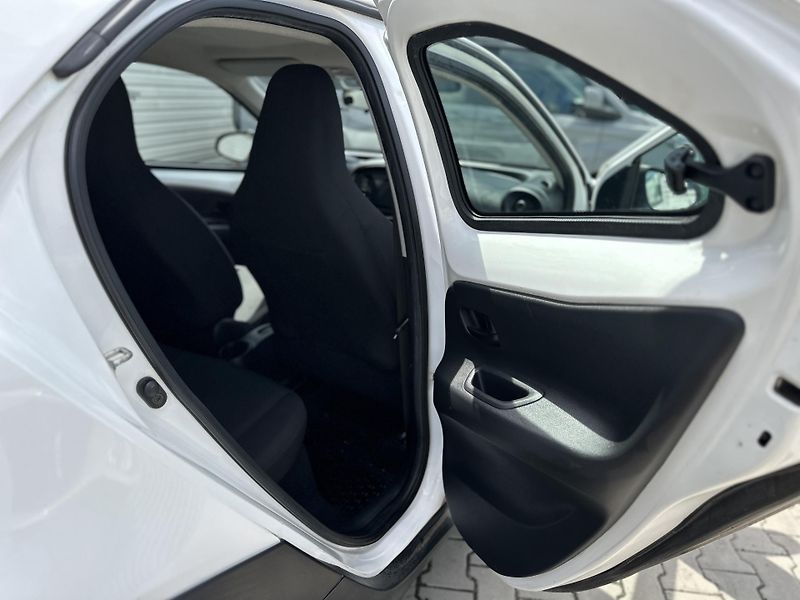 Toyota Aygo X-1.0i-53KW-KLIMA-Č.R.-DPH - fotka 11 z 27