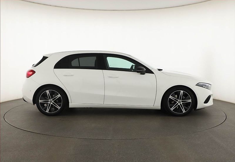 Mercedes-Benz Třídy A (2025) A 200 - fotka 6 z 25