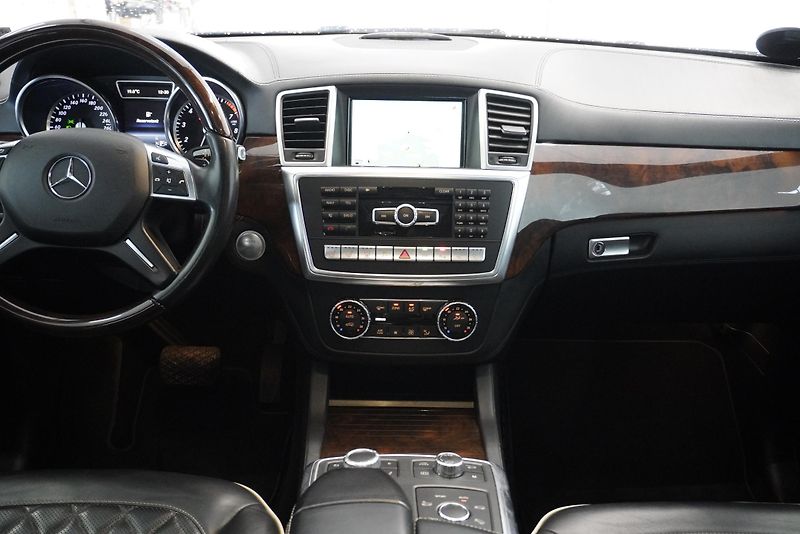 Mercedes-Benz GL (2014) GL500 4,7I V8 4MATIC AUT. - fotka 24 z 33