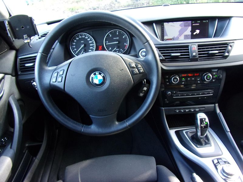 BMW X1 (2015) xDRIVE18d 105kW 1.MAJITELKA ČR - fotka 13 z 23