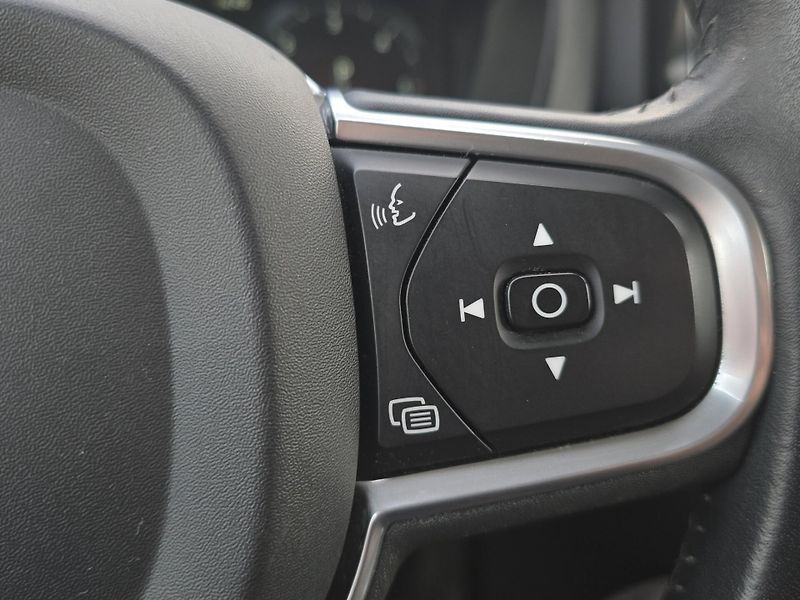 Volvo XC60 (2018) 2.0 D4 Drive-E A/T 140kW 4x4, - fotka 13 z 27